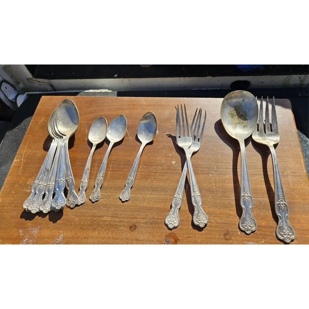 Set. Cutlery wm rogers mfg co extra plate